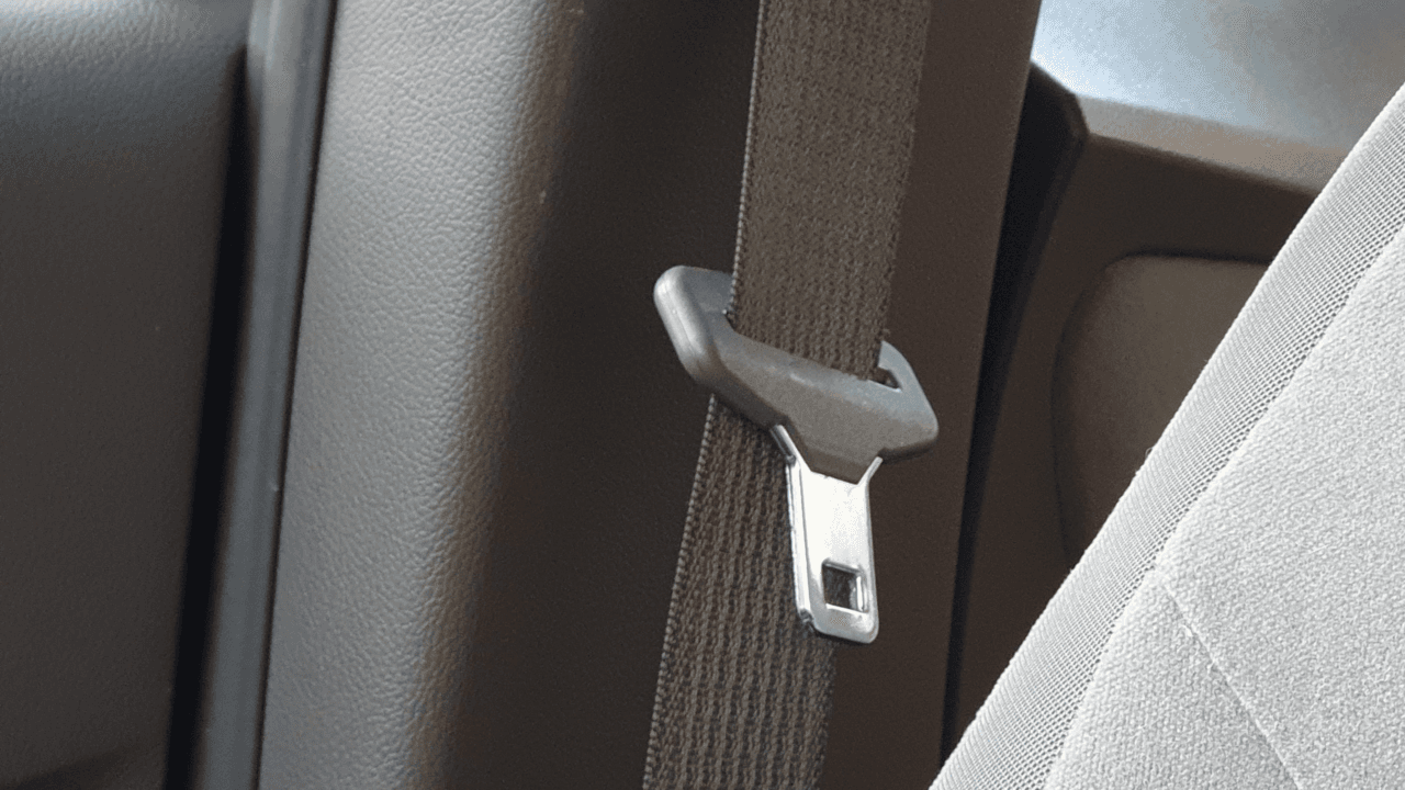 Xavfsizlik kamarini taqmaslik jarimasi 2026: Miqdori va qoidalari